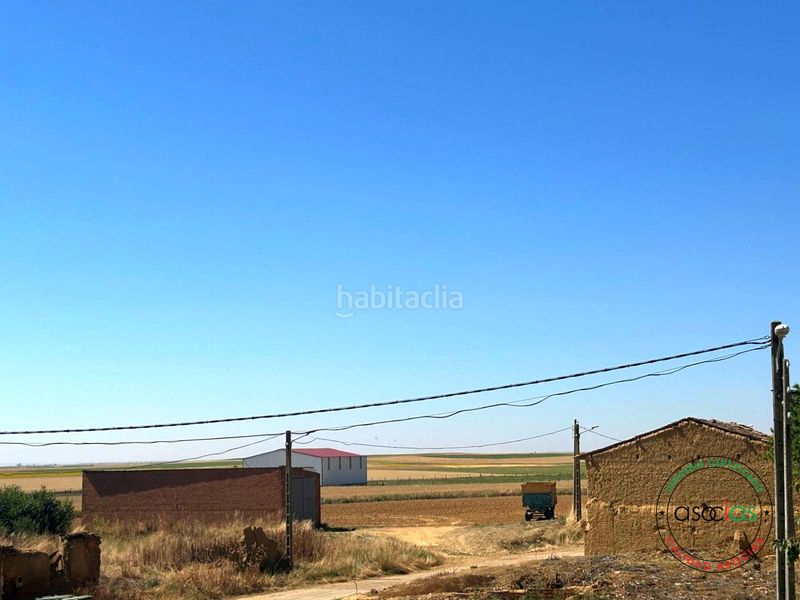 Foto a18c8678-fdf5-41ab-a47f-46e8be3a500f. Casa amb aparcament a Santervás de Campos