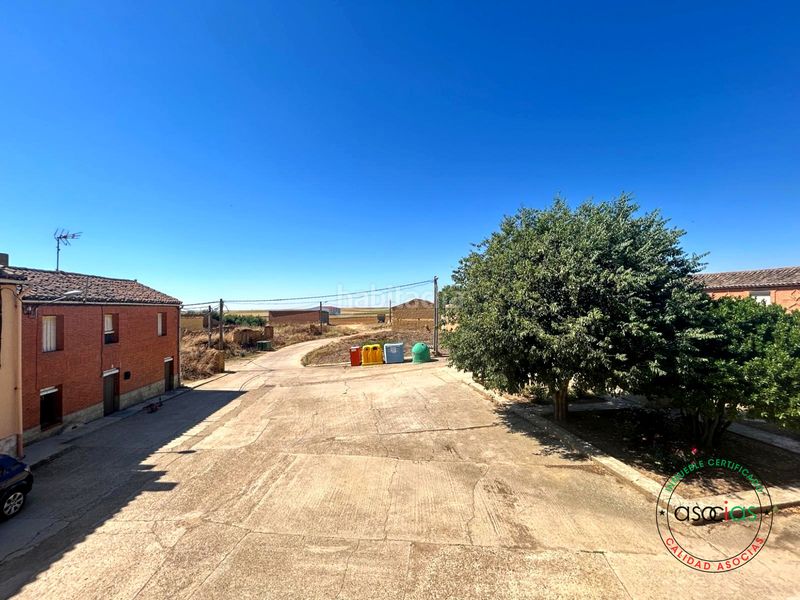 Foto b6897410-e594-4e41-abe0-4911d3275b22. Casa amb aparcament a Santervás de Campos