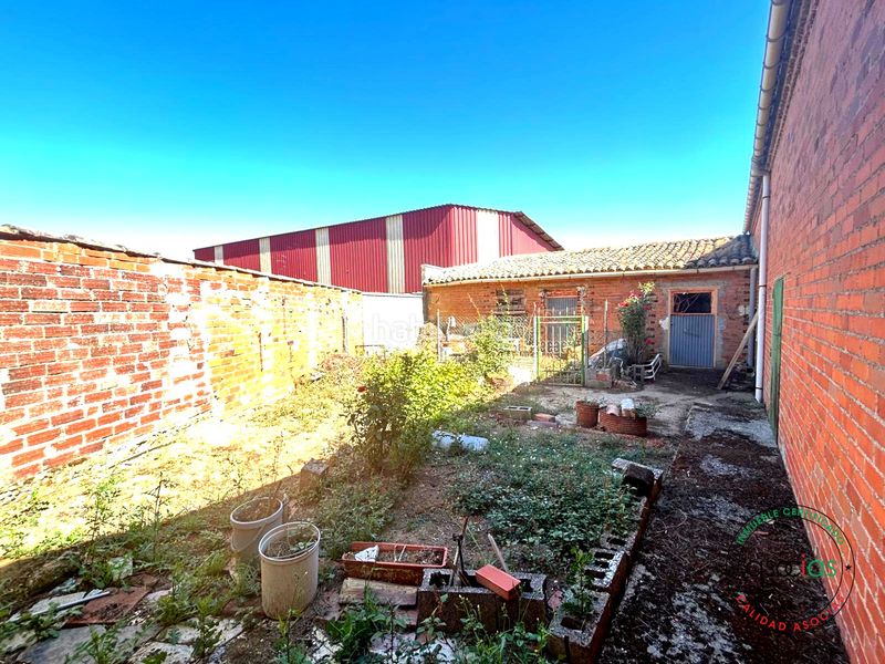 Foto c45d8fab-5490-4875-8cba-4c2ba18defe3. Casa amb aparcament a Santervás de Campos