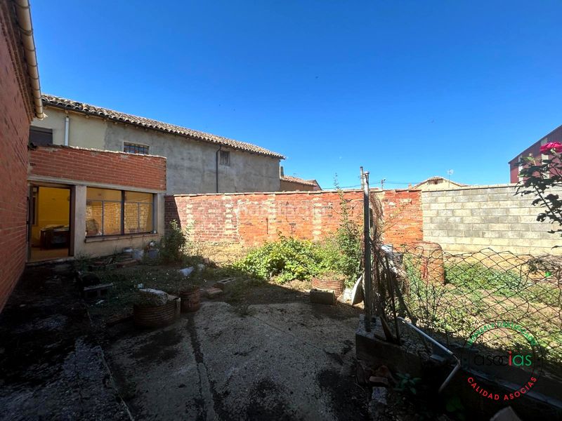 Foto dd7d4103-00df-4901-ad70-70c825195f98. Casa amb aparcament a Santervás de Campos