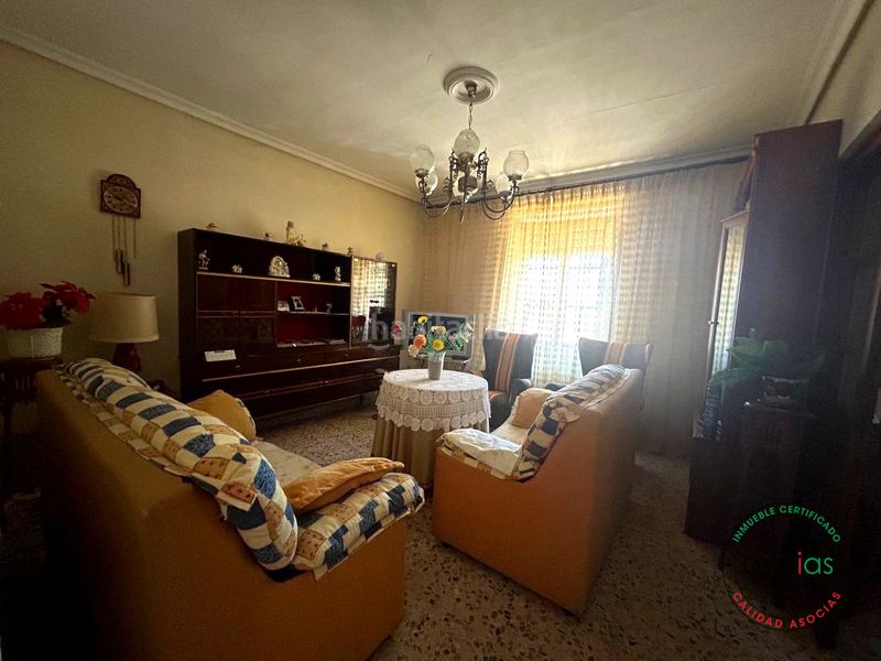 Foto f550e651-ae91-433d-9a8f-80d937d17bcc. Casa amb aparcament a Santervás de Campos