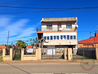 House in Burgo ranero el - carretera 53. ?  en venta edificio con patio en el burgo ranero  ideal inversi