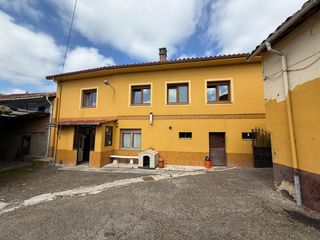 House  Sariego - al miyares. ? casa independiente con terreno y múltiples edificaciones en sa