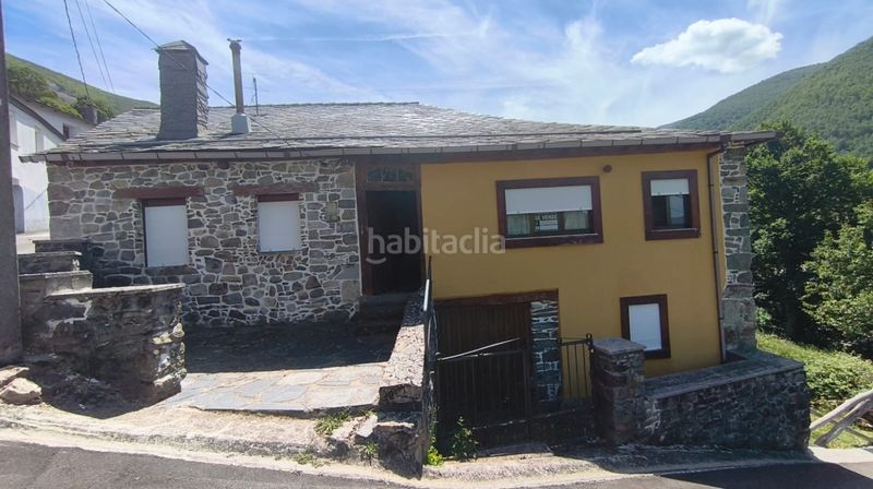 Foto 5584f7aa-1472-4029-8904-3f251293f699. Casa amb aparcament a Degaña