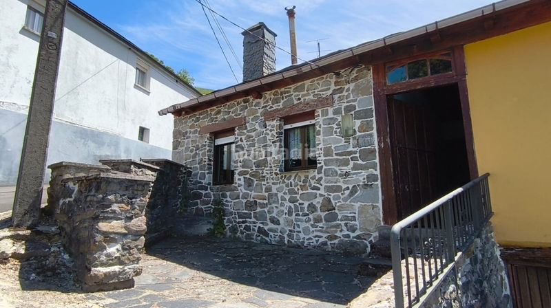Foto 908d9dbf-0d6f-410d-8d03-28bfd98d64f0. Casa amb aparcament a Degaña