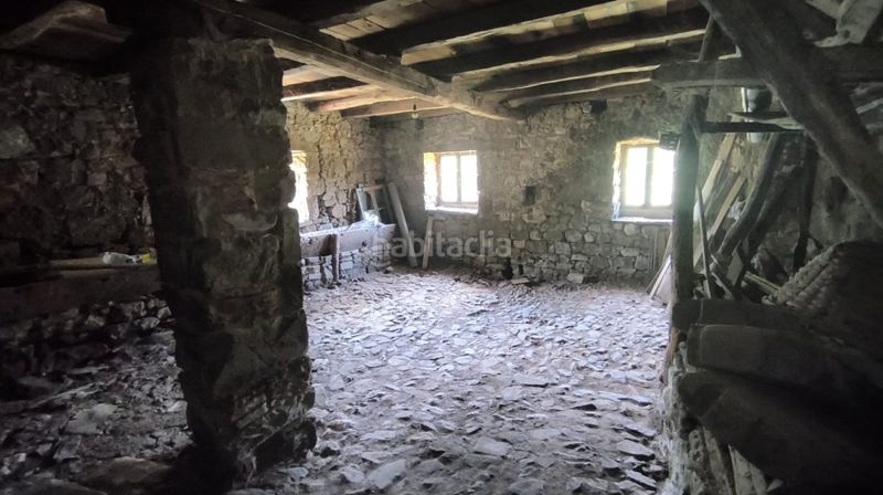Foto 9aa9ba01-30a1-4688-a19d-4e1b4301a1dd. Casa amb aparcament a Degaña