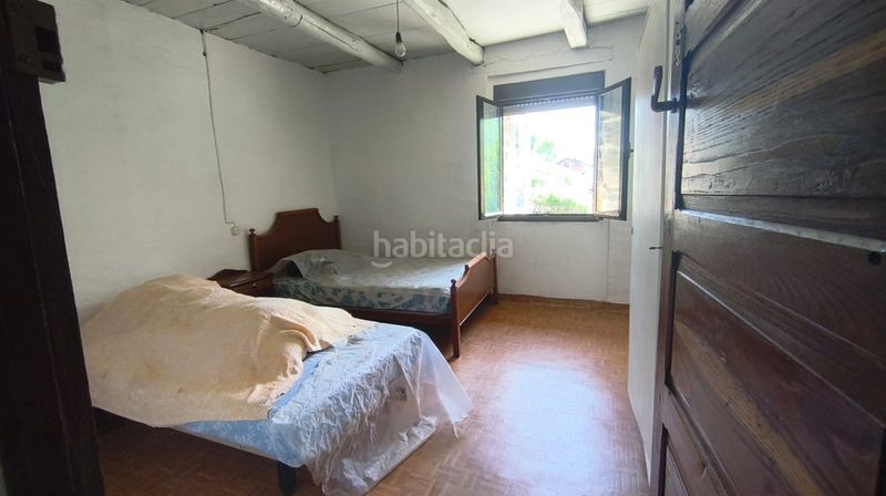Foto a390396b-c71d-4f90-8dd0-6df2c2a638f7. Casa amb aparcament a Degaña