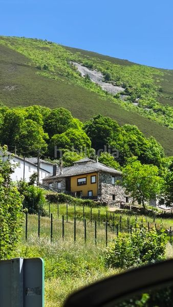 Foto a9f32e31-6163-4199-a134-078d28b49d8c. Casa amb aparcament a Degaña