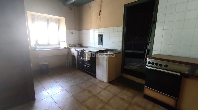 Foto aa29cd6f-2c35-47fc-9974-71ad01beb6c6. Casa amb aparcament a Degaña