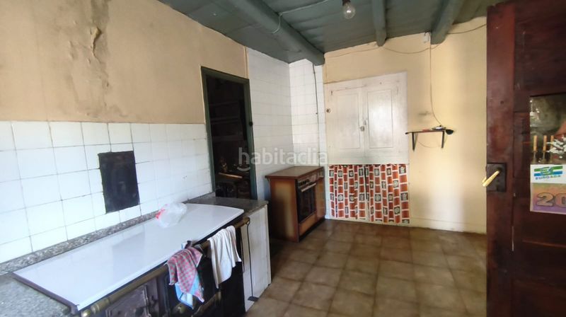Foto b78c2e2b-6341-44e5-aad7-58b2cb08dd50. Casa amb aparcament a Degaña
