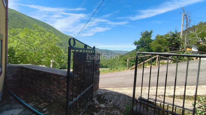 Foto ebe84f98-d57e-4fe4-8dcc-335cdba9f7a1. Casa amb aparcament a Degaña