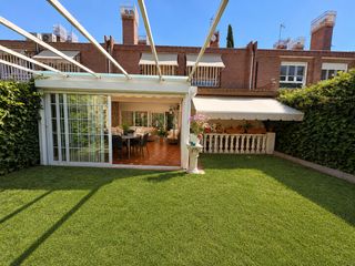 Casa a schiera  Las rozas de madrid - cl ruiseñores. Chalet adosado con jardín, bodega y piscina en las rozas