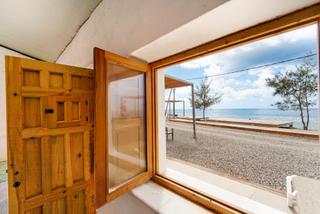 Casa adossada a Calle playa la 18. Propiedad única junto a la playa en playa de tasarte  una oportu