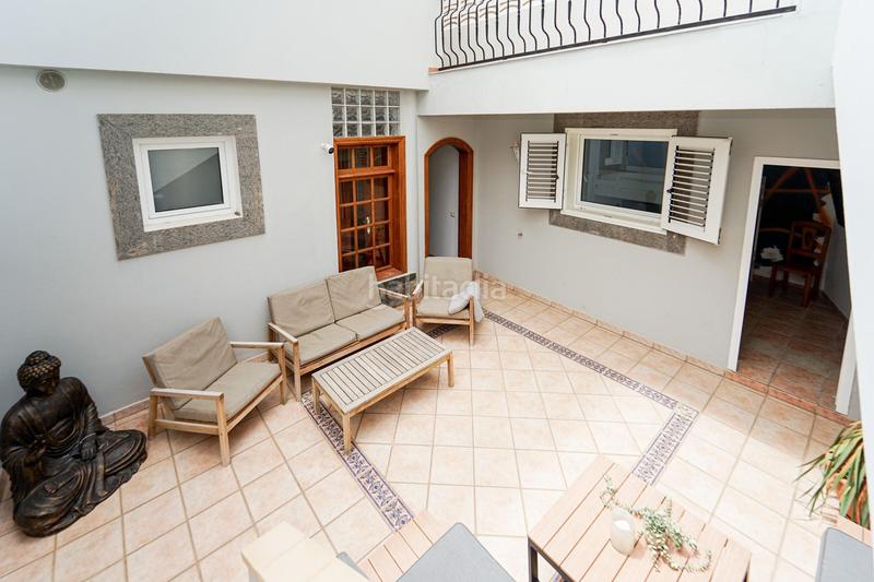 Foto a5192eb1-444a-46ca-9a51-b61362a85492. Casa adosada en calle tara 16 amplia casa adosada de 6 dormitorios con apartamento independiente, vistas al mar y azotea en Arguineguín en Mogán