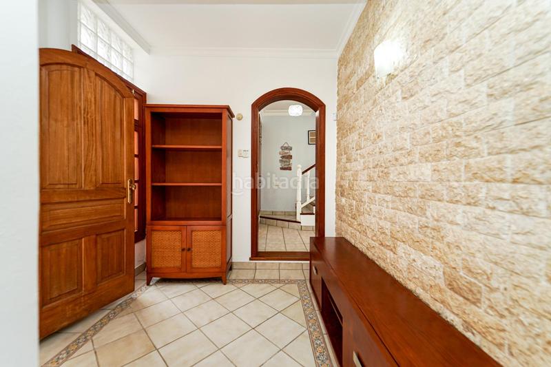 Foto c2ba3be6-1a0b-4f9a-a1ee-fc0256e76e20. Casa adosada en calle tara 16 amplia casa adosada de 6 dormitorios con apartamento independiente, vistas al mar y azotea en Arguineguín en Mogán
