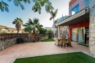 Chalet  Calle eslovaquia. Privacidad, espacio y vistas en tauro, magnífica casa de esquina