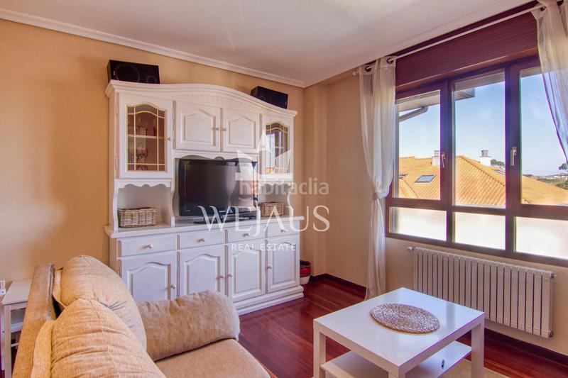 Foto 44cd4c98-7d05-458c-a93a-c6e28a0a9b3c. Zweistöckige wohnung in calle comillas 66 in Suances