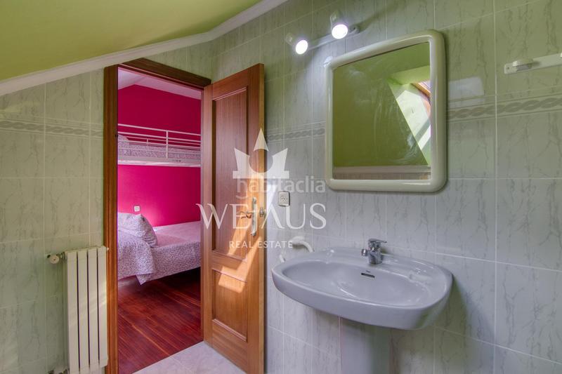 Foto 6402c1d2-a778-4fe9-805b-7f8a7c3c54e5. Zweistöckige wohnung in calle comillas 66 in Suances