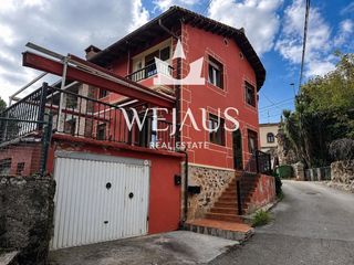 Doppelhaus in Anaz 49. Chalet pareado con jardín en anaz