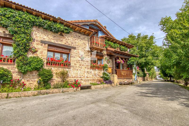 Foto df46aa1c-ad5d-406d-a89d-109211fbede4. Chalet en plaza espinilla 20 casa de cuento espectacular en campoo en Hermandad de Campoo de Suso