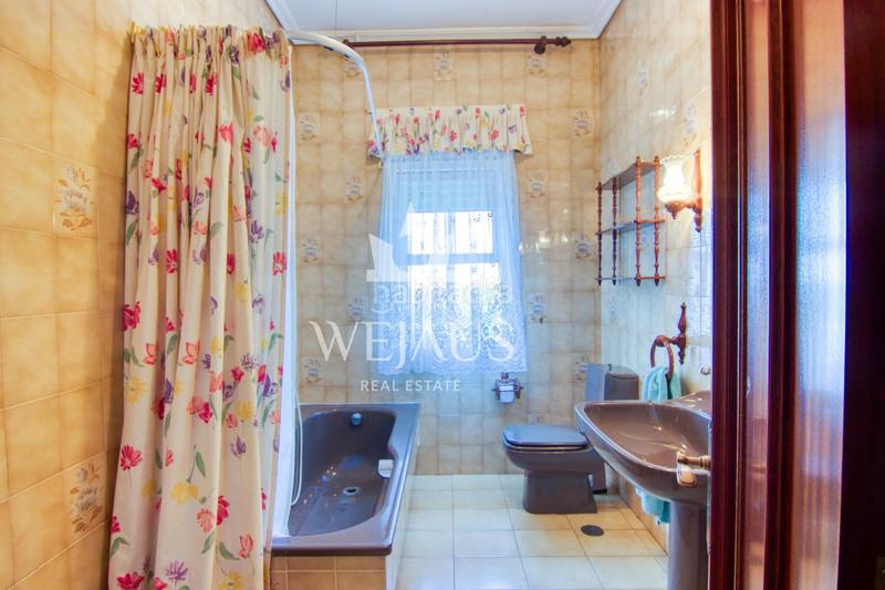Foto fd0e66bd-2715-4ed8-9a00-c331fe16b410. Casa en barrio cotera (la) 1 impresionante casa con terreno urbano en Piélagos