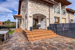 Casa pareada en Barrio villapresente 166. Espectacular chalet en villapresente