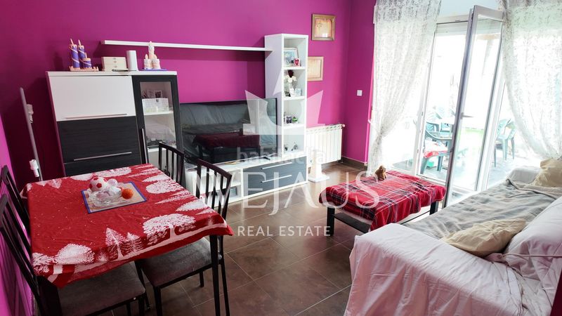 Foto d742ec82-2916-4349-9b22-6b560ea927fe. Casa adossada amb calefacció aparcament a Cudón Miengo
