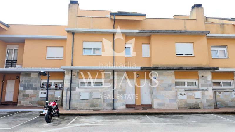 Foto e38f6c3e-6493-4663-8da4-61082046b17e. Casa adossada amb calefacció aparcament a Cudón Miengo