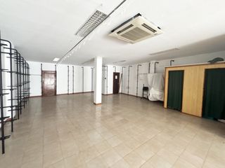 Local Comercial en Benalup. Se vende gran local en el centro de benalup casas viejas