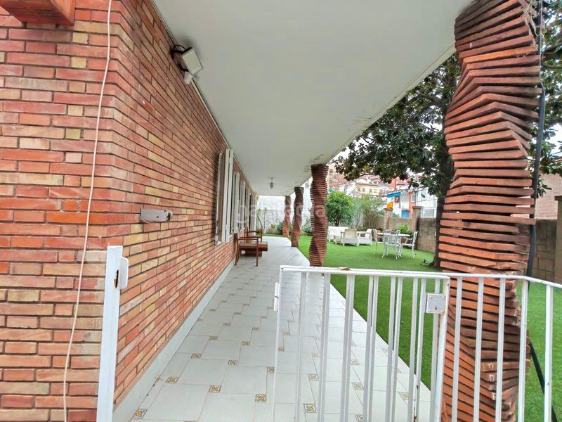Foto a611edf5-bc17-471c-be70-ba74e1feee97. Planta baixa a La Font d´en Fargues Barcelona