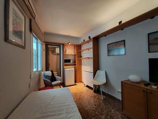 Penthouse  Carrer mejia lequerica. Inversión estratégica en les corts estudio en 7ª planta junto a