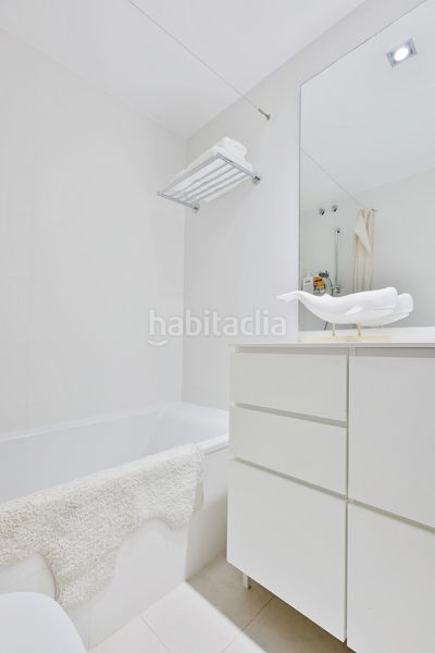 Foto 6a1e3a91-175b-46bd-8bae-12c1a138aa07. Apartament amb calefacció a El Camp de l´Arpa del Clot Barcelona