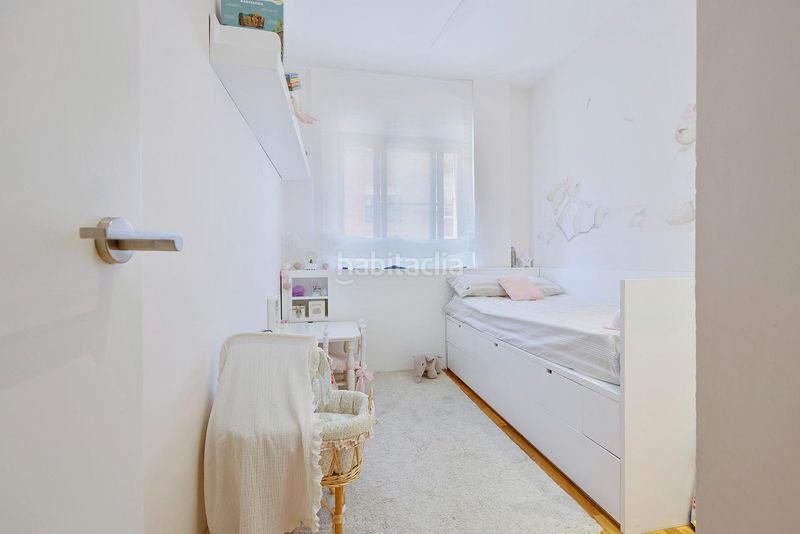 Foto 8cbbafc4-055f-4230-b04c-13a772e0b18e. Apartament amb calefacció a El Camp de l´Arpa del Clot Barcelona