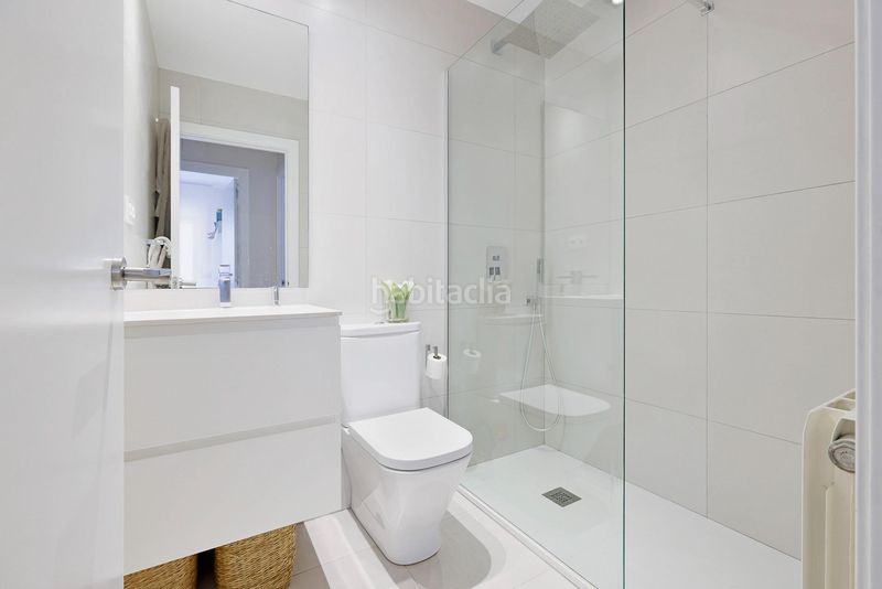 Foto bd7a942e-72d7-407b-81e8-50504bcabe75. Apartament amb calefacció a El Camp de l´Arpa del Clot Barcelona