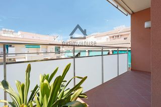 Piccolo appartamento  Carrer santiago rusiñol. Luminoso piso de 96m2 con terraza junto al metro vilapicina