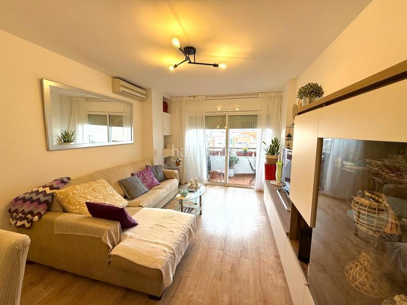 Foto f4c4dba2-ea97-4293-87d2-c31a554ecc59. Piccolo appartamento con parcheggio in Les Planes Hospitalet de Llobregat (L´)