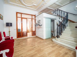 Casa in Oliva Pueblo. Casa de 506 m con garaje, terrazas y opción de 3 viviendas indep
