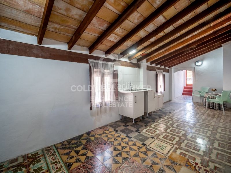Foto bd2d2b82-784a-46ff-b911-fd944b175075. Casa amb aparcament a Oliva pueblo Oliva