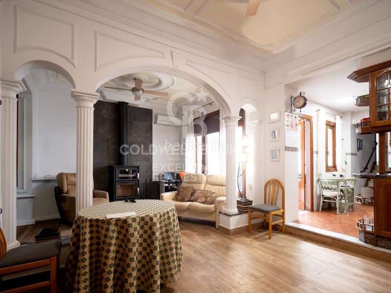 Foto e8db9c7a-cd42-4637-b25f-43287347aeb6. Casa amb aparcament a Oliva pueblo Oliva