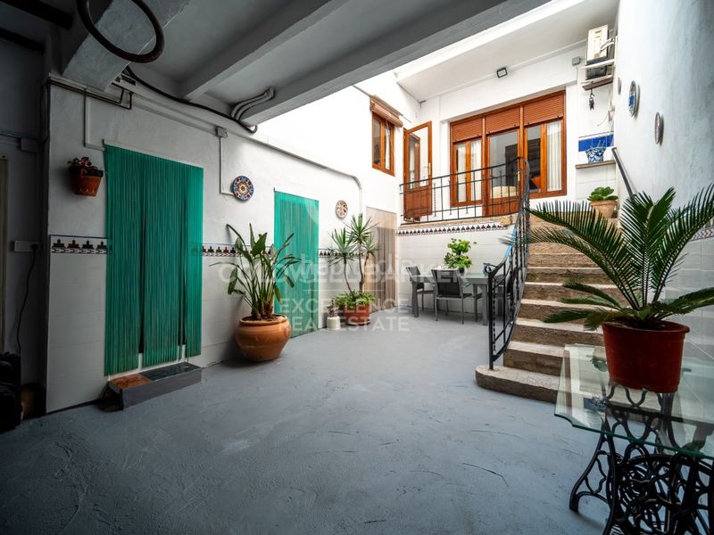 Foto f793ae9f-61bb-477e-8a5e-570309538362. Casa amb aparcament a Oliva pueblo Oliva