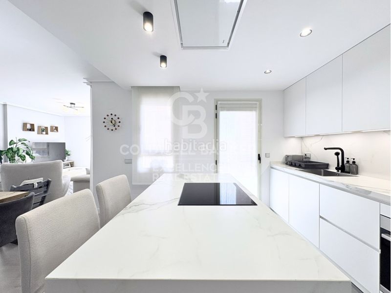 Piso vivienda de diseño en urbanización con terraza, piscina, pádel, garaje en av alfahuir en Valencia - Imagen 12