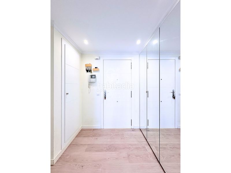 Piso vivienda de diseño en urbanización con terraza, piscina, pádel, garaje en av alfahuir en Valencia - Imagen 17