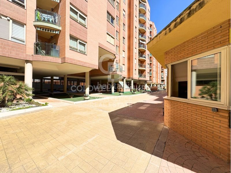 Piso vivienda de diseño en urbanización con terraza, piscina, pádel, garaje en av alfahuir en Valencia - Imagen 42