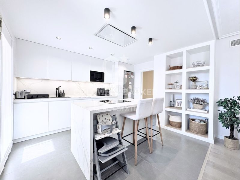 Piso vivienda de diseño en urbanización con terraza, piscina, pádel, garaje en av alfahuir en Valencia - Imagen 9