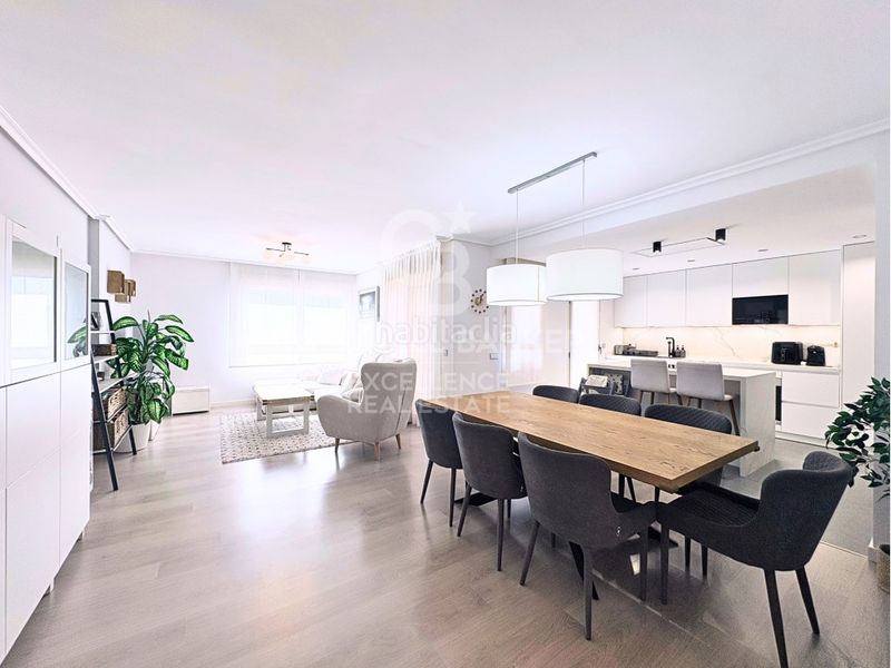 Piso vivienda de diseño en urbanización con terraza, piscina, pádel, garaje en av alfahuir en Valencia