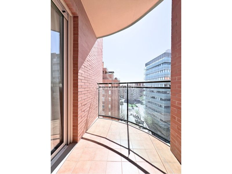 Piso vivienda de diseño en urbanización con terraza, piscina, pádel, garaje en av alfahuir en Valencia - Imagen 15