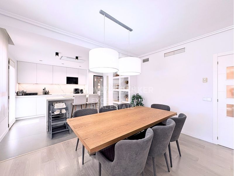 Piso vivienda de diseño en urbanización con terraza, piscina, pádel, garaje en av alfahuir en Valencia - Imagen 2