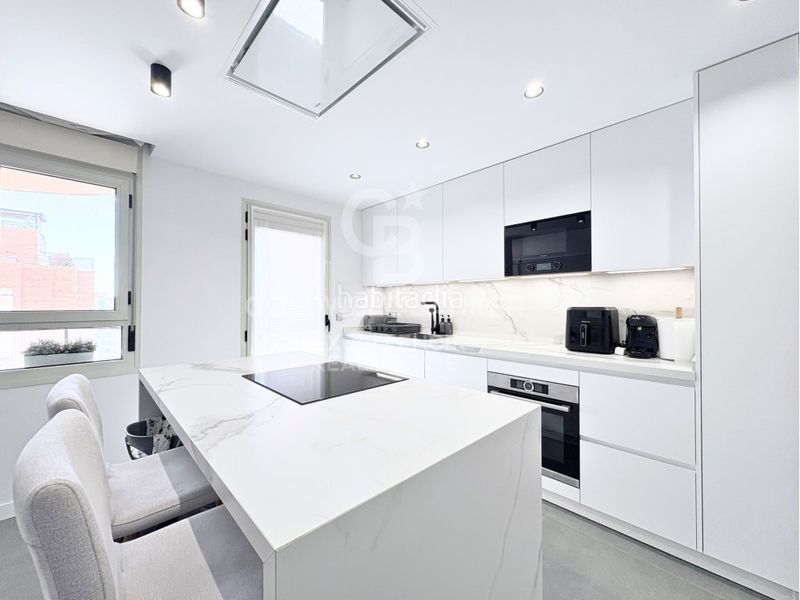 Piso vivienda de diseño en urbanización con terraza, piscina, pádel, garaje en av alfahuir en Valencia - Imagen 10