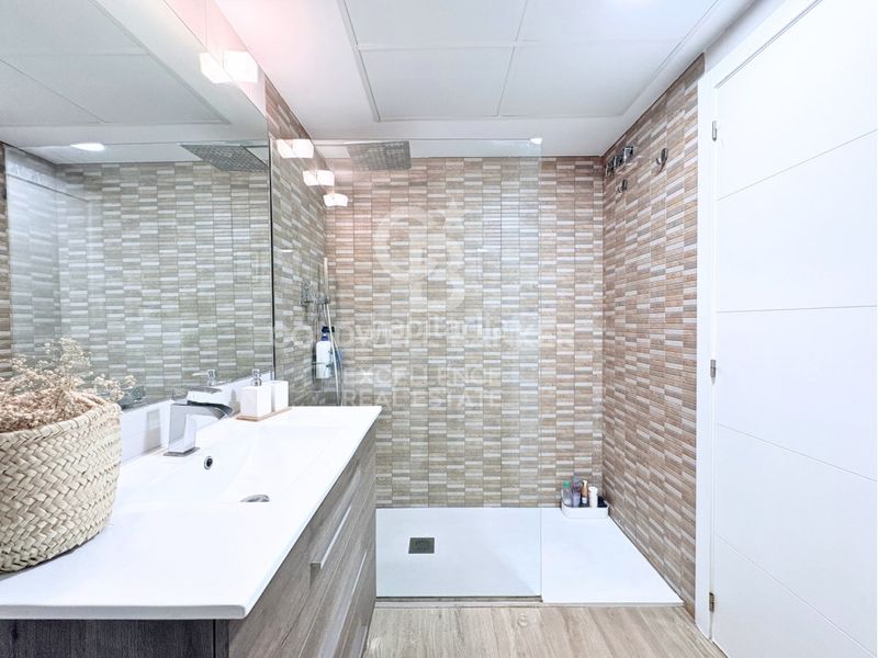 Piso vivienda de diseño en urbanización con terraza, piscina, pádel, garaje en av alfahuir en Valencia - Imagen 30