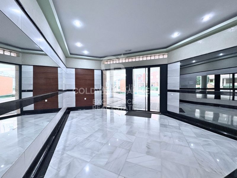 Piso vivienda de diseño en urbanización con terraza, piscina, pádel, garaje en av alfahuir en Valencia - Imagen 37